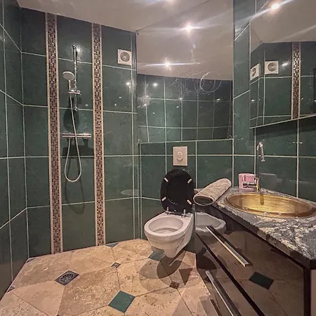 Апартаменты Le Petit Riad,climatisee,proche Фрежюс