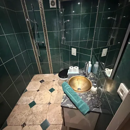 Le Petit Riad,climatisee,proche 아파트 Fréjus